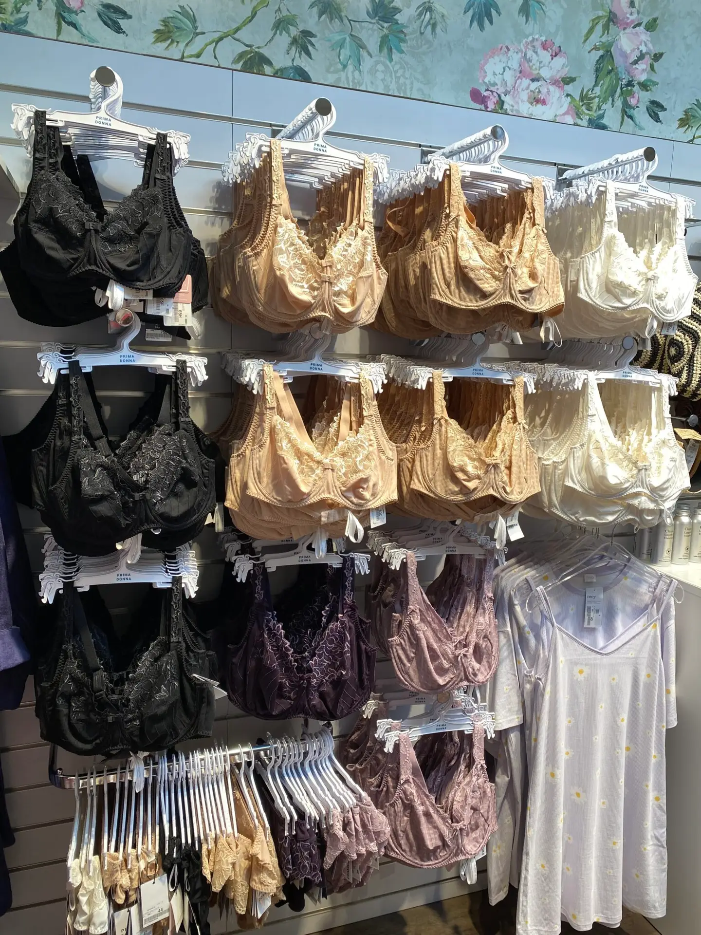 Primadonna's Deauville og Madison er kundefavoritter, her i basic og fashion farger.